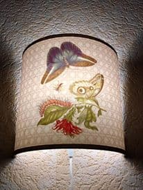 Applique demi-lune papillons sur fond cannage vue 2