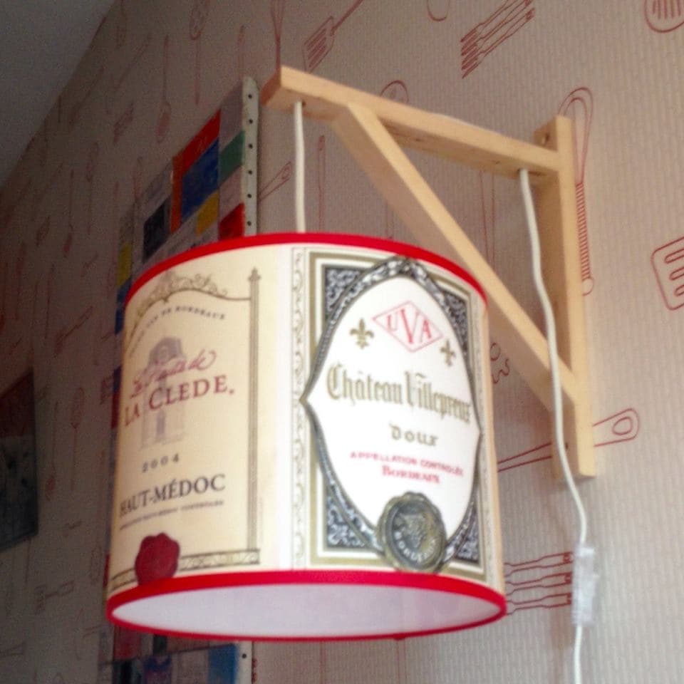 Applique équerre étiquettes de vin