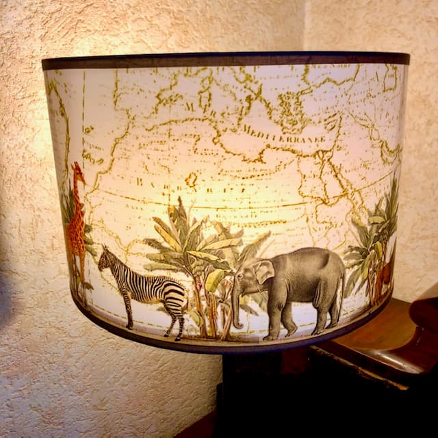Applique demi-lune "thème voyages" (pays ou région au choix) vue 2