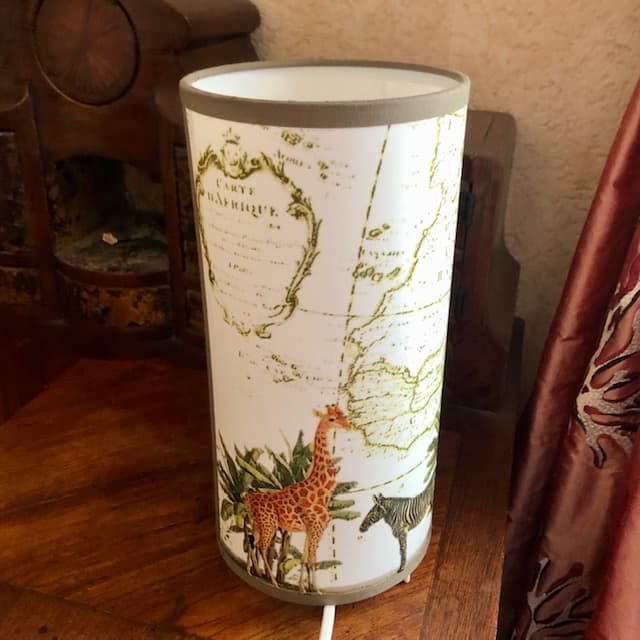 Lampe à poser "thème voyages" (pays ou région au choix) vue 2