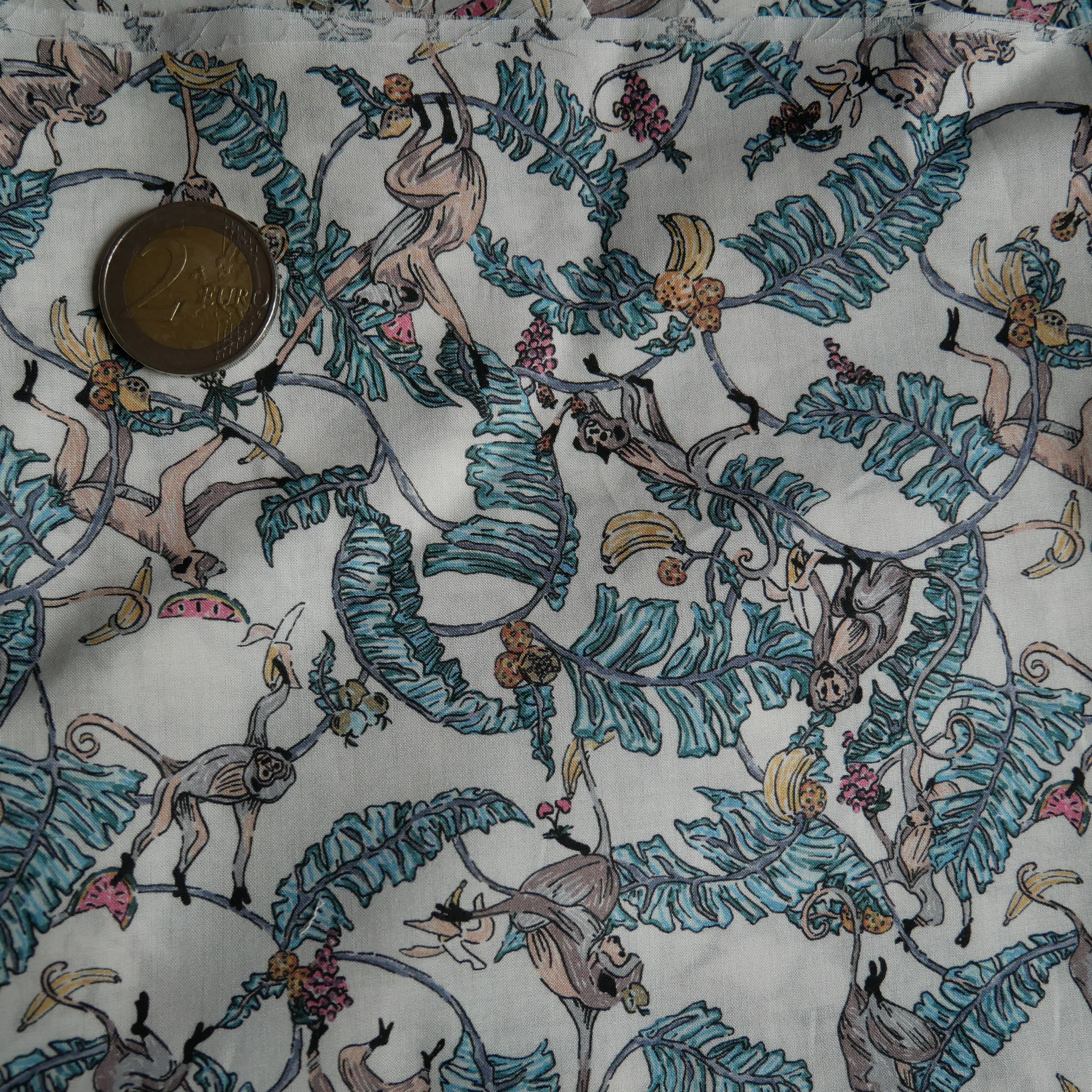 Tissu Liberty singes, feuilles bleues