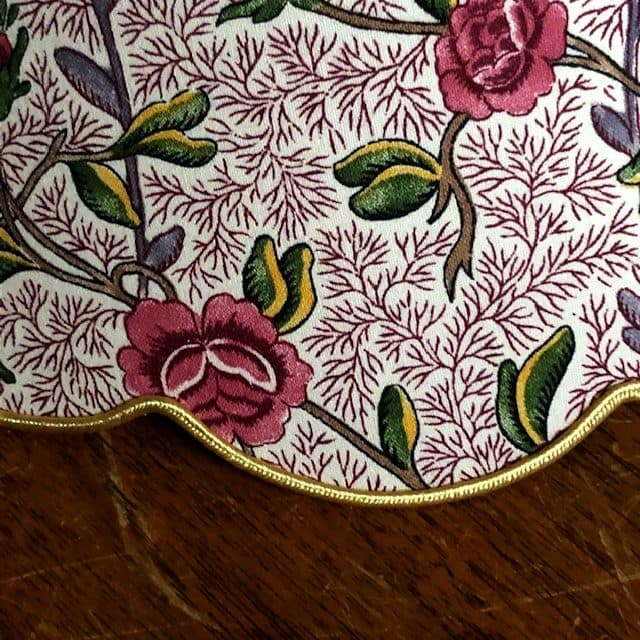 Abat-jour festonné réédition tissu ancien vue 2