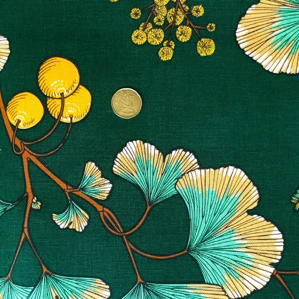 Tissu Victoria fond vert sapin