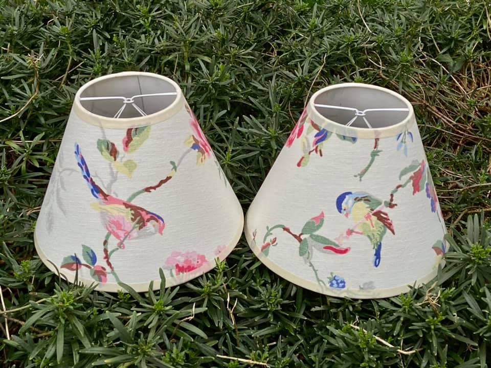 Tissu anglais fleurs et oiseaux fond crème vue 4