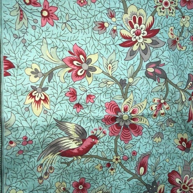 Tissu paons fond bleu gris