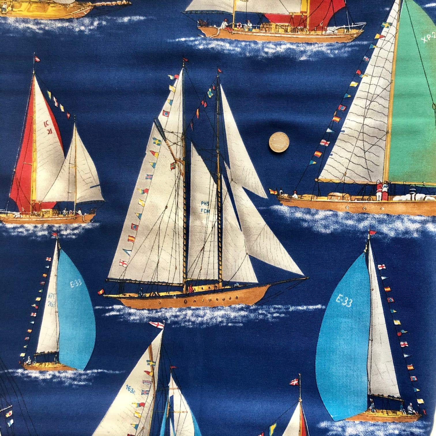 Tissu voiliers grands motifs fond bleu