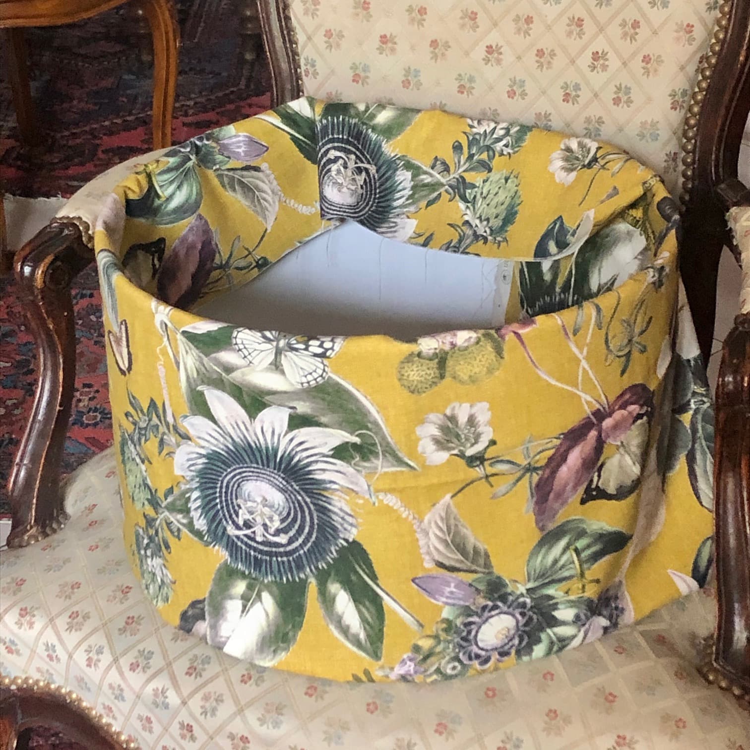 Tissu "passiflore" fond jaune vue 2