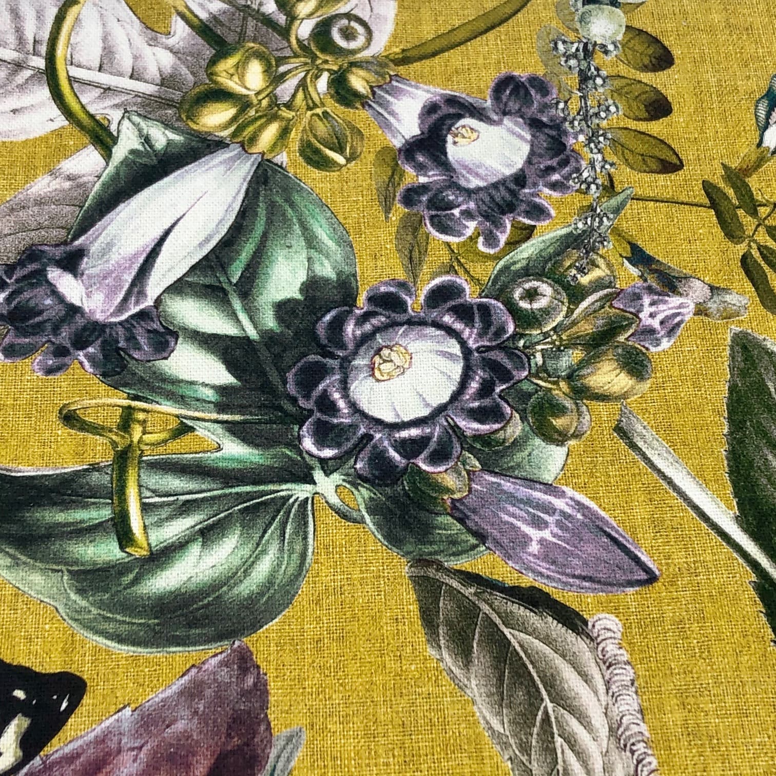 Tissu "passiflore" fond jaune vue 4