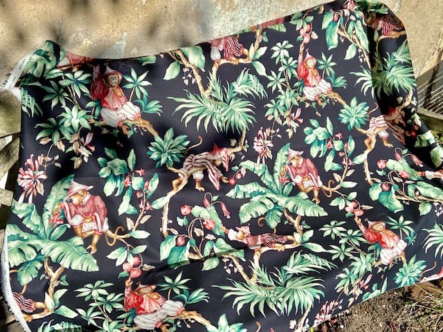 Tissu singeries fond noir