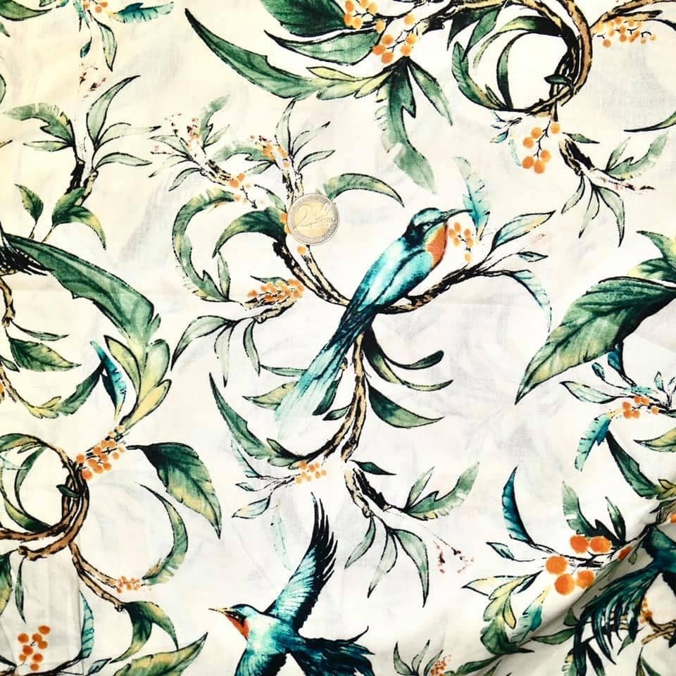 Tissu oiseaux exotiques bleus feuillage vert