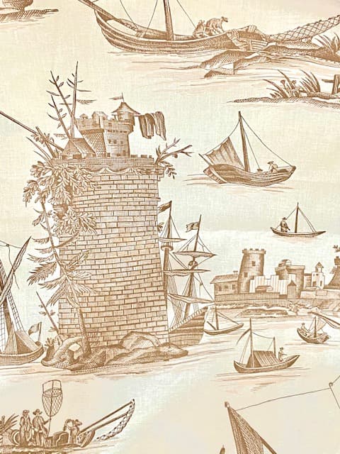Toile de Jouy ‘la pèche maritime’ on a beige background, view 2