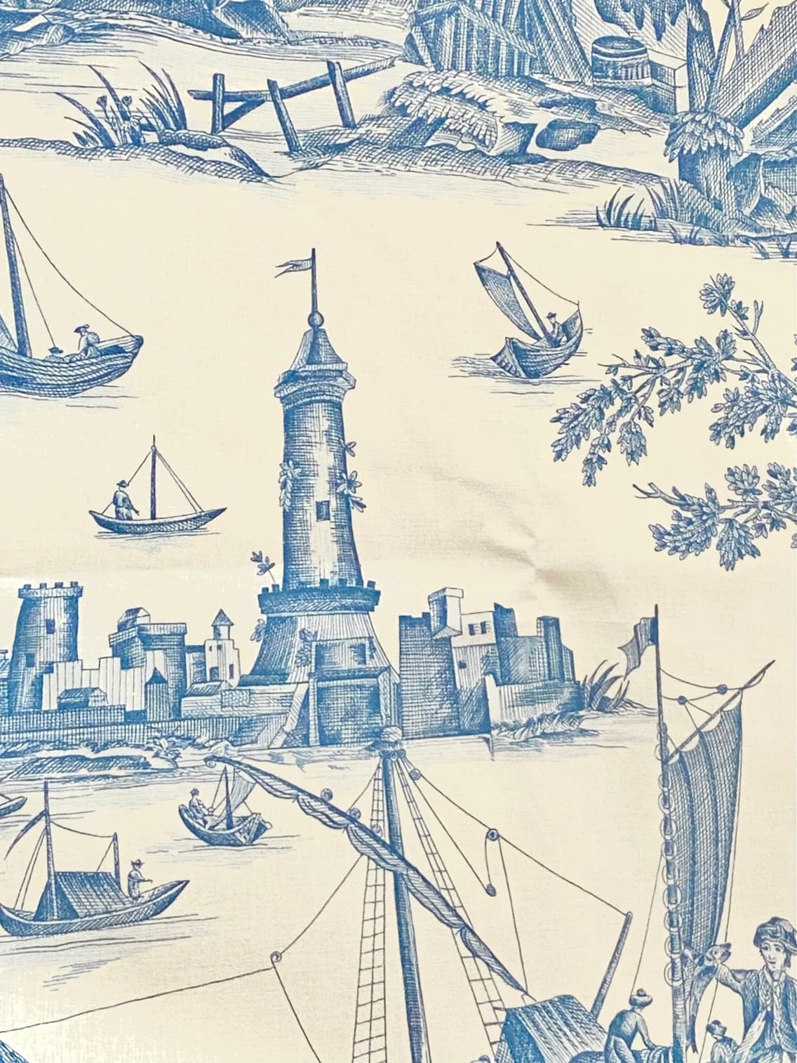 Toile de Jouy ‘la pèche maritime’ on a blue background, view 2