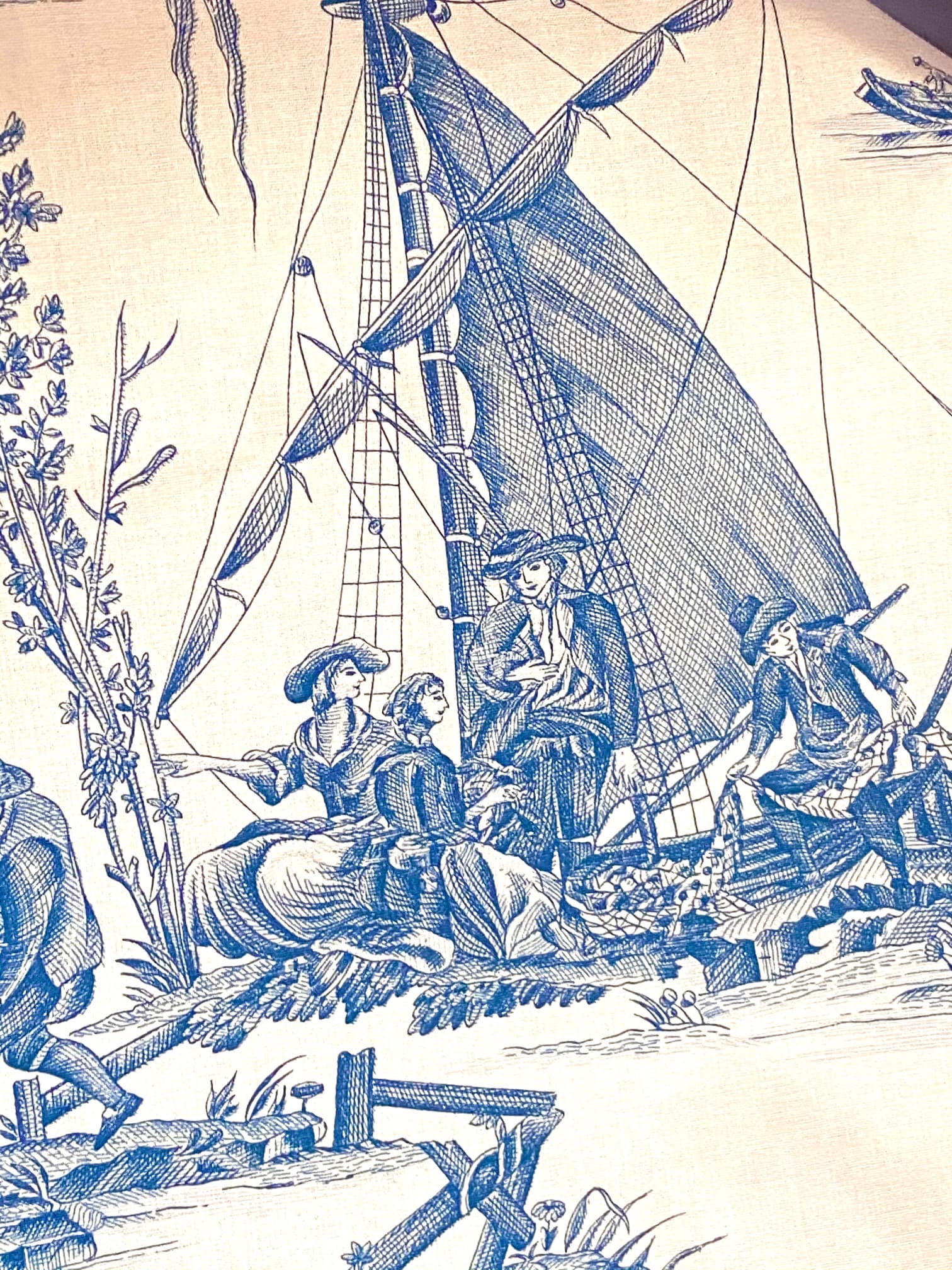Toile de Jouy ‘la pèche maritime’ on a blue background, view 4