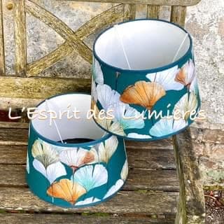 Tissu Céline (Thévenon) fond bleu canard vue 2