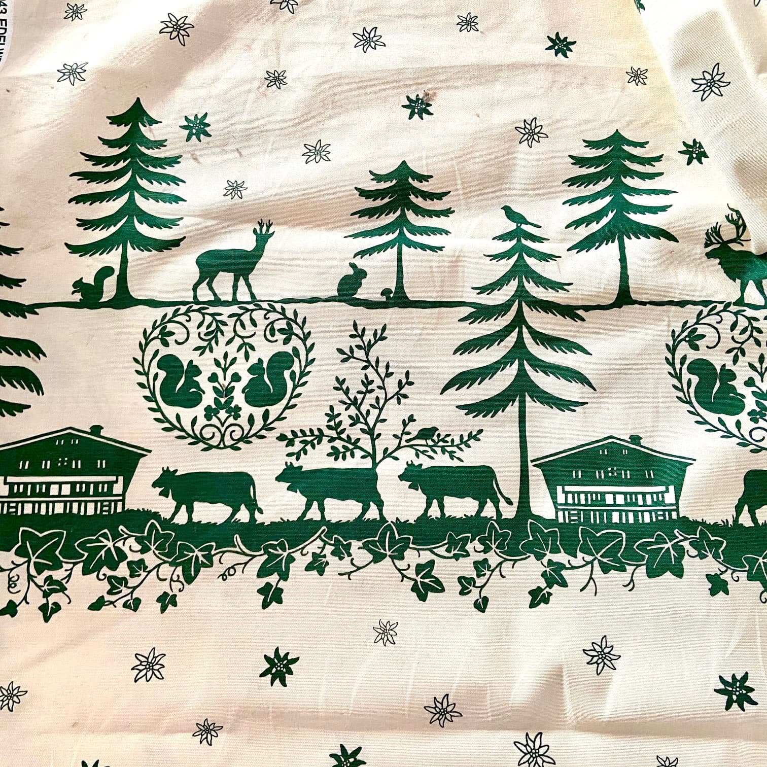 Tissu montagne silhouettes, vert et crème