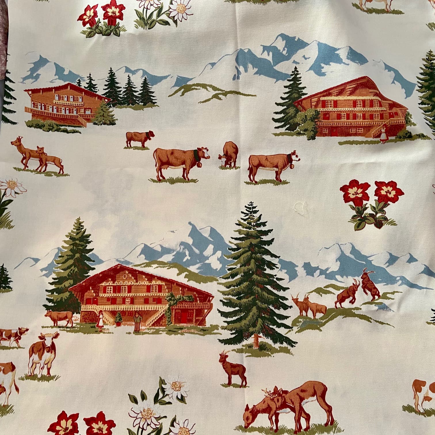 Tissu montagne, chalet et vaches