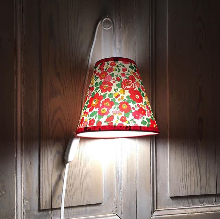 Straight-edged portable lamp, view 2