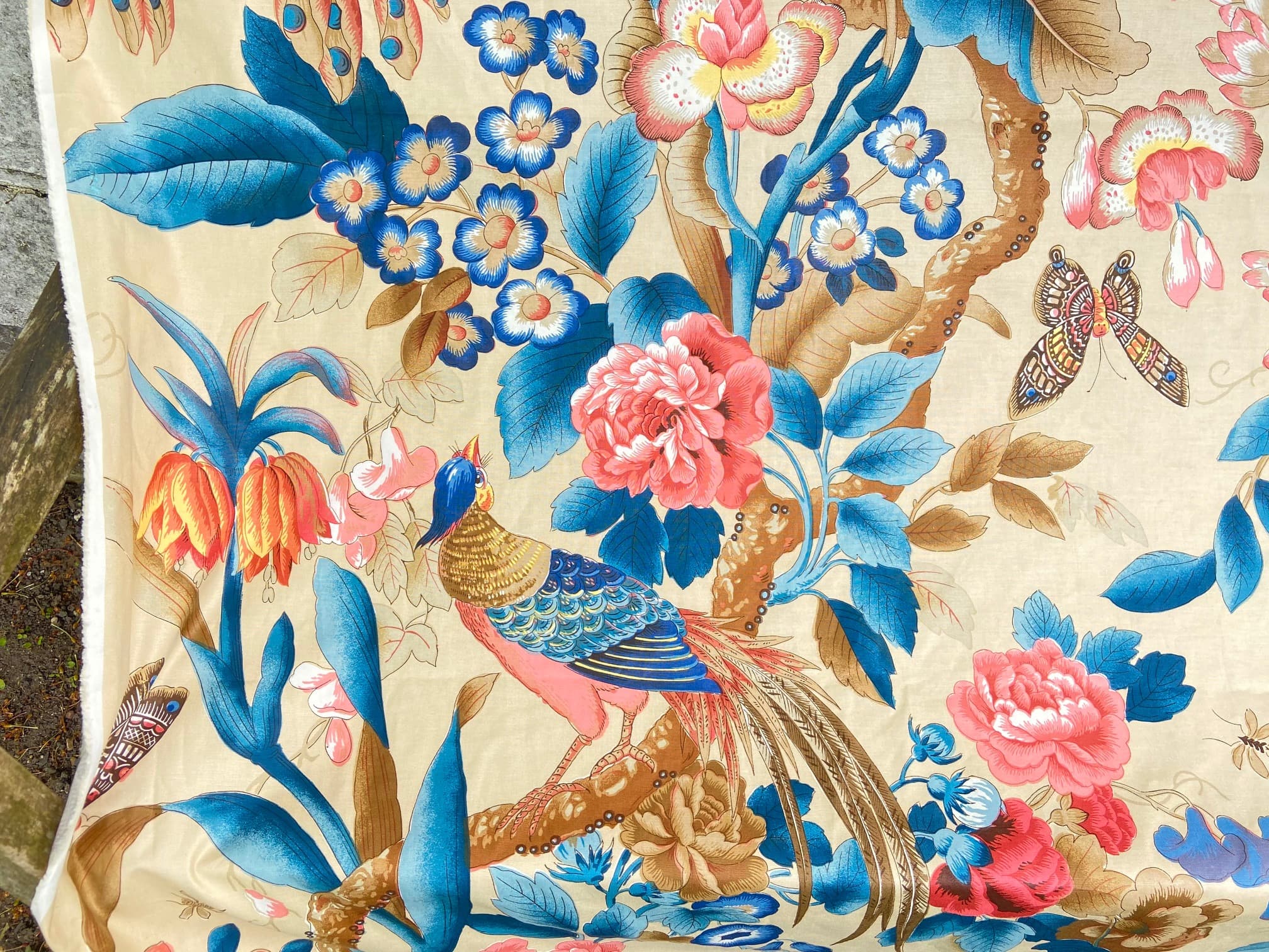 tissu Pheasans bleu et rose Charles Burger