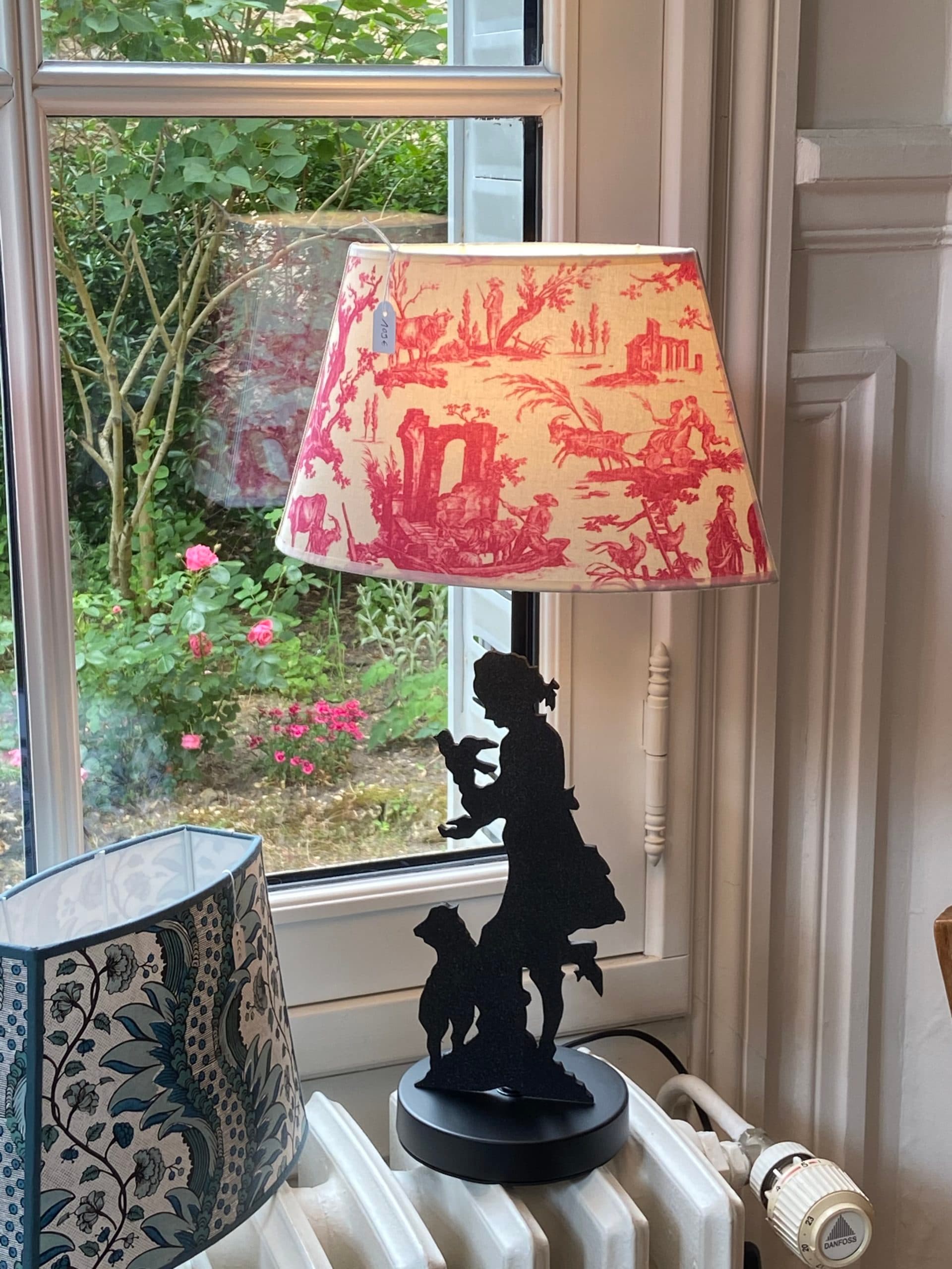 ‘Silhouette Berger’ lamp, bergère-style, view 2