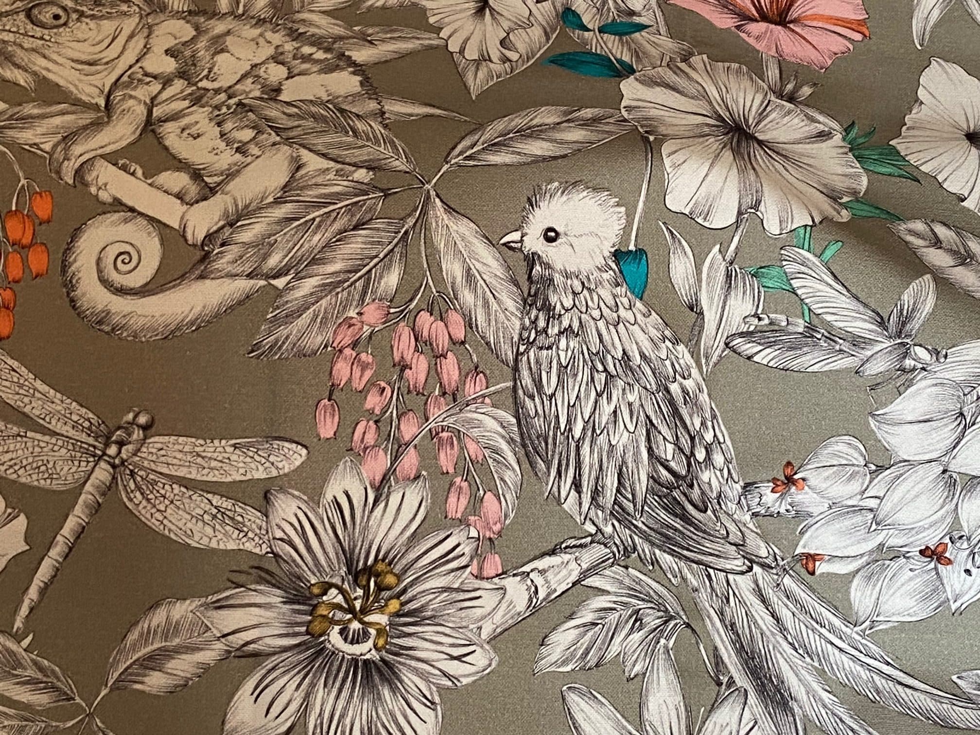 Exotic ‘Manga’ fabric with a string-coloured background, view 3