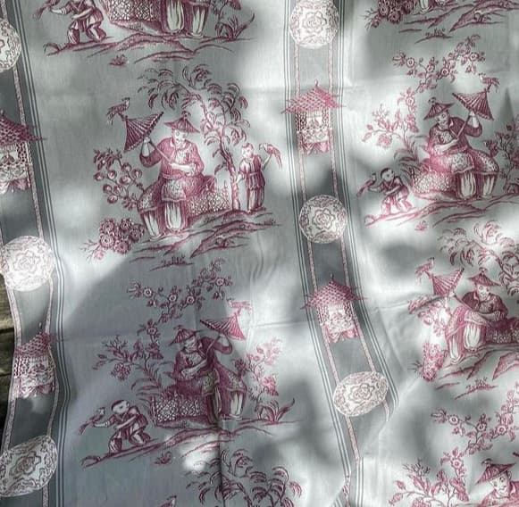 Toile de Jouy fabric with chinoiserie motifs on a grey background, view 3