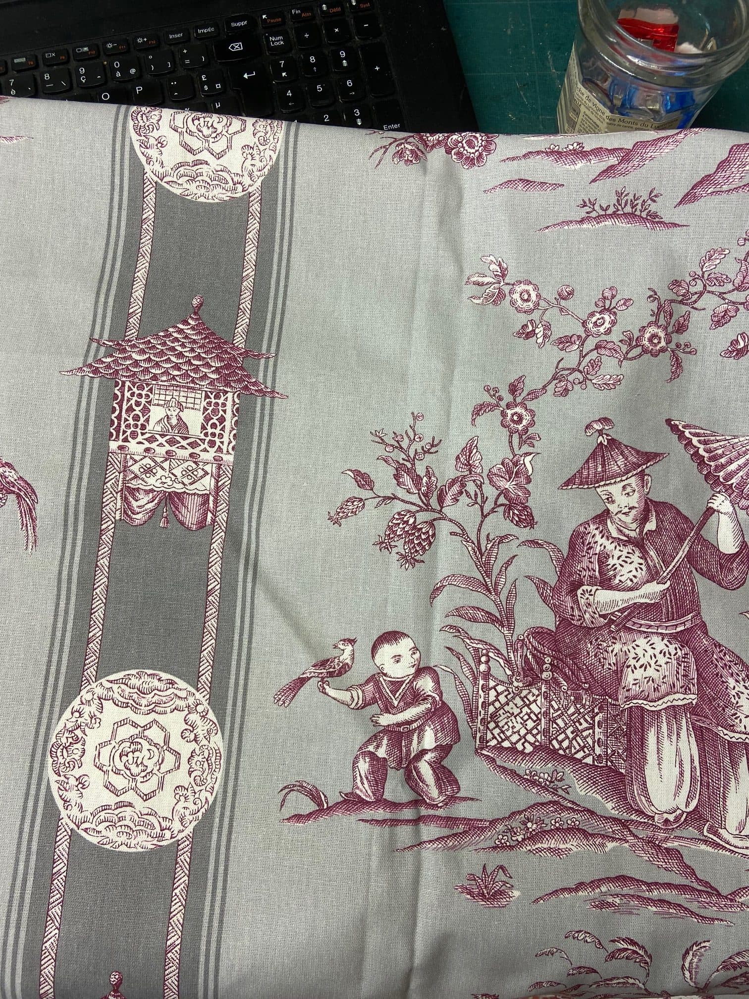 Toile de Jouy fabric with chinoiserie motifs on a grey background, view 4