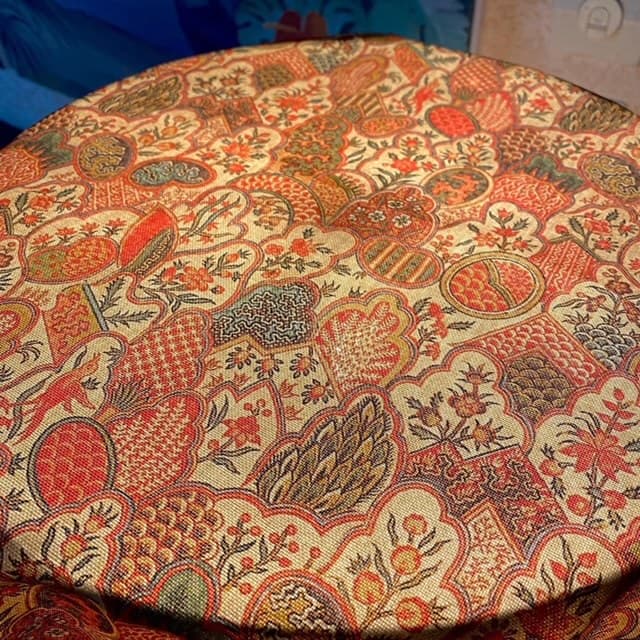 Scaled fabric with a pinkish background, view 2