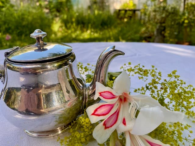 A lovely little silver-coloured metal teapot by Cailar Bayard, view 3