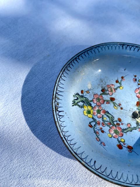 Small antique cloisonné trinket tray, decorated with a titmouse motif, view 2