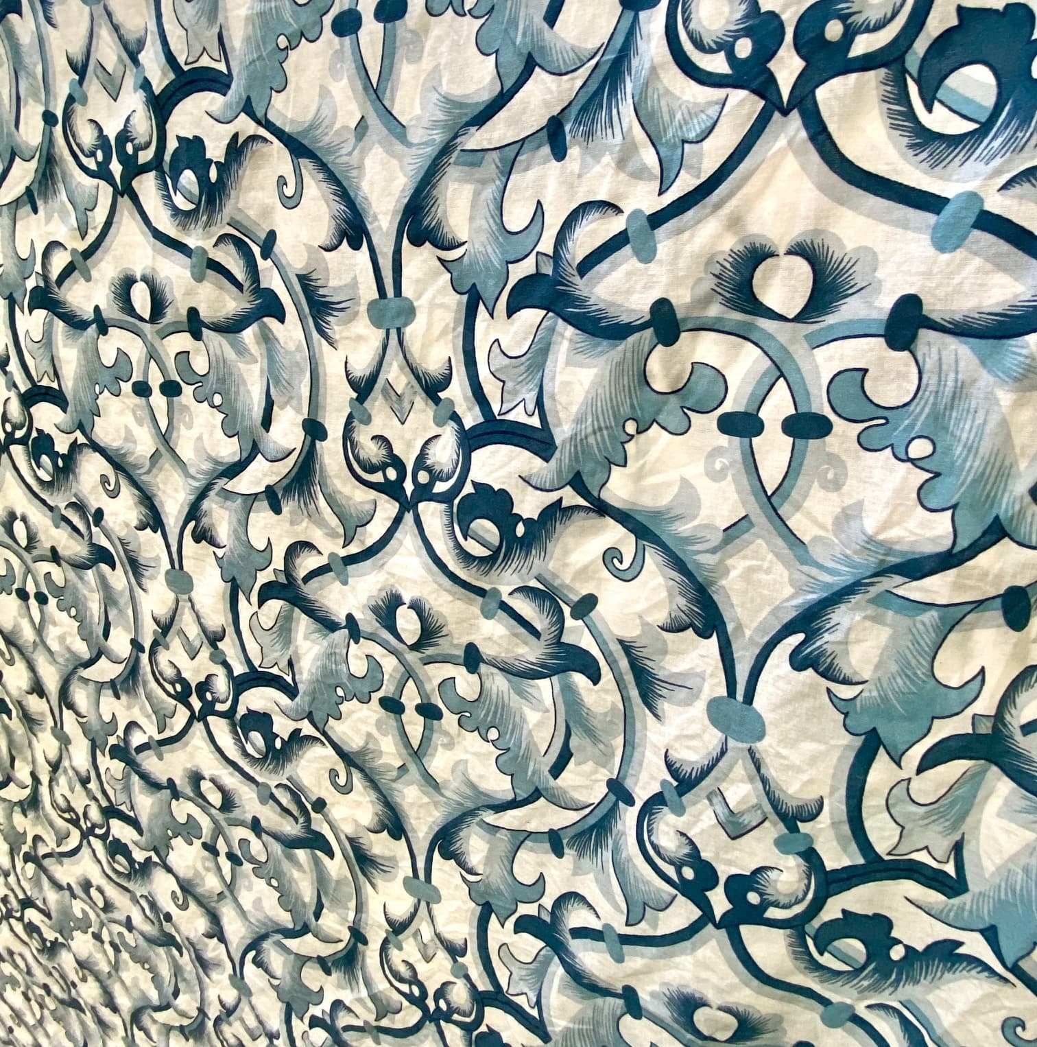 Tissu Arabesques bleues