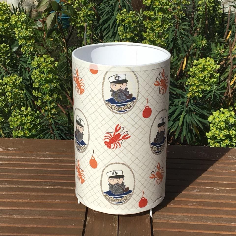 Tissu capitaine fond blanc vue 2
